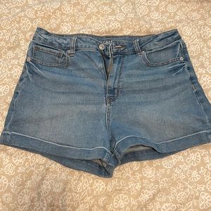 American Eagle Mom short